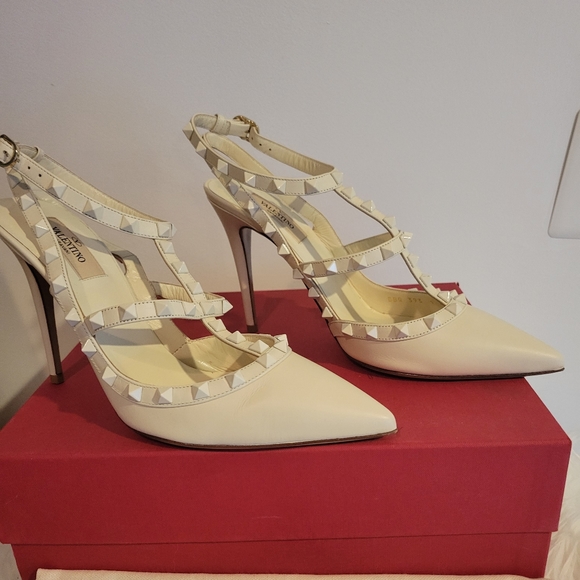 ( SOLD) Authentic Valentino Garavani Rockstud Ankle Strap Pump - Picture 4 of 13